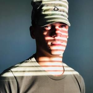 Meet your Posher, Aaron